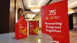Unveiled in Abu Dhabi: the Shell Helix Ultra "Lightning Red" - the engine oil chosen by Scuderia Ferrari, with an exclusive global launch on TUHU.