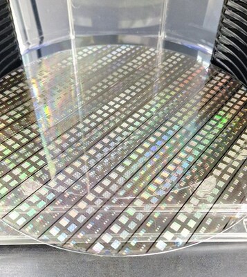 Source: MetaOptics Ltdโs own design and rendering of rectangular metalens demonstration on a 12-inch glass wafer Source: MetaOptics Ltdโs own design and rendering of rectangular metalens demonstration on a 12-inch glass wafer