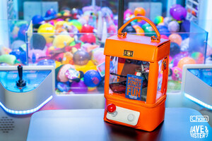 DAVE & BUSTER'S LAUNCHES LIMITED-EDITION "CLAW PURSE," A PURSE DESIGNED TO LOOK LIKE A CLAW MACHINE IN COLLABORATION WITH CHAIN