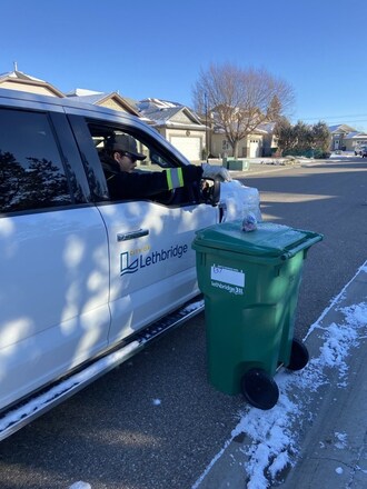 Plus de 3 000 kilogrammes de piles et batteries ont &#233;t&#233; recueillis durant les dix premiers jours du programme de collecte en bordure de rue &#224; Lethbridge. (Groupe CNW/Call2Recycle Canada, Inc.)