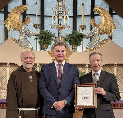 James Diroff, Director of Worldpriest Inc. USA (center) presents EWTN Studios President Peter Gagnon (r) and Fr. Joseph Mary following a Dec. 8 ceremony at Our Lady of the Angels Chapel in Irondale, Ala, which honored EWTN with the Sixteenth Annual Worldpriest Global Rosary Relay Award. “We are humbled to support the Worldpriest prayer movement,” Gagnon said, “and we thank Marion Mulhall, founder of Worldpriest, for this meaningful recognition.”