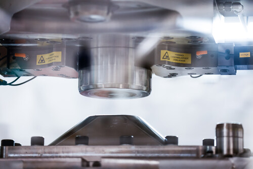 Cell Impact has signed an agreement with a leading Asian automotive manufacturer for the production and delivery of a forming tool used in the manufacturing of flow plates.