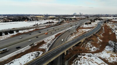Vehicles driving on Highway 407 ETR. (CNW Group/407 ETR Concession Company Limited)
