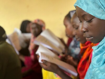 Students read from their workbooks at an ECW-supported school in Al Geneina, Sudan. © Norwegian Refugee Council/Ahmed Ahmed Students read from their workbooks at an ECW-supported school in Al Geneina, Sudan. © Norwegian Refugee Council/Ahmed Ahmed