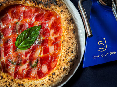 Cinco Jotas Acorn-fed 100% Ibérico Ham Takes Pizza to a New Level Cinco Jotas Acorn-fed 100% Ibérico Ham Takes Pizza to a New Level
