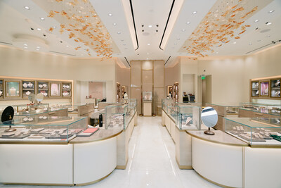 Inside Tanishq’s Orlando boutique, visitors can explore more than 5,000 gold, diamond, and gemstone pieces, including exclusive collections curated for the Florida market. The elegant space blends modern design with traditional Indian craftsmanship, offering a luxurious destination for everyday jewelry, gifting, weddings, and celebration-worthy styles. Inside Tanishq’s Orlando boutique, visitors can explore more than 5,000 gold, diamond, and gemstone pieces, including exclusive collections curated for the Florida market. The elegant space blends modern design with traditional Indian craftsmanship, offering a luxurious destination for everyday jewelry, gifting, weddings, and celebration-worthy styles.