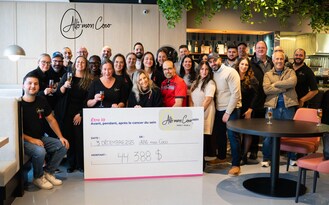 Allô mon Coco remet un chèque de 44 388$ à la Fondation cancer du sein du Québec (Groupe CNW/Allo Mon Coco)