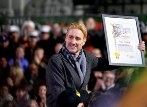 TUNE IN: THE CW TO AIR "THE 93rd ANNUAL HOLLYWOOD CHRISTMAS PARADE" ON DECEMBER 12, 2025 WITH GRAND MARSHAL LUKE WILSON