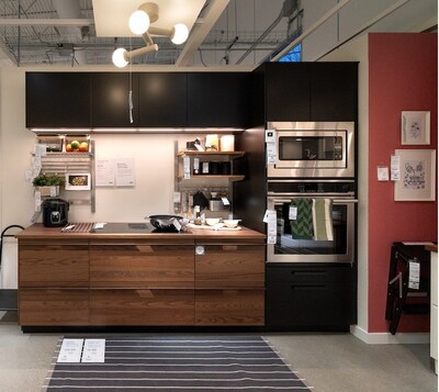 With a commercial area of 5,790 square feet, the Abbotsford Plan and order point features 10 kitchen display inspirations, nine bedrooms display inspirations, four bathroom display inspirations; and two living room display inspirations. (CNW Group/IKEA Canada Limited Partnership)