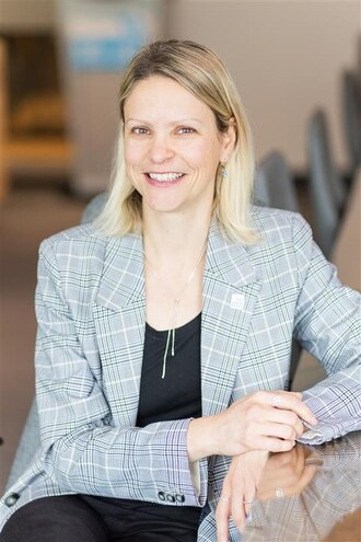 Annie AcMoody travaille depuis plus de cinq ans chez les PLC et poss&#232;de pr&#232;s de 20 ans d&#8217;exp&#233;rience en analyse &#233;conomique et politique dans le secteur laitier. (Groupe CNW/Les Producteurs laitiers du Canada)