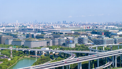 Hongqiao International Central Business District is one of the major gathering hubs for foreign-invested headquarters. CHINA DAILY Hongqiao International Central Business District is one of the major gathering hubs for foreign-invested headquarters. CHINA DAILY