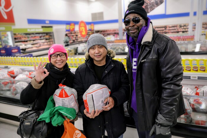 SEIU Healthcare President Tyler Downey providing healthcare members with Turkeys (CNW Group/SEIU Healthcare)