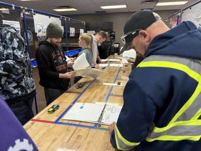 New team members participate in orientation training to prepare for the launch of the third shift at Stellantis Windsor Assembly Plant in Windsor, Ontario. (CNW Group/Stellantis North America) New team members participate in orientation training to prepare for the launch of the third shift at Stellantis Windsor Assembly Plant in Windsor, Ontario. (CNW Group/Stellantis North America)