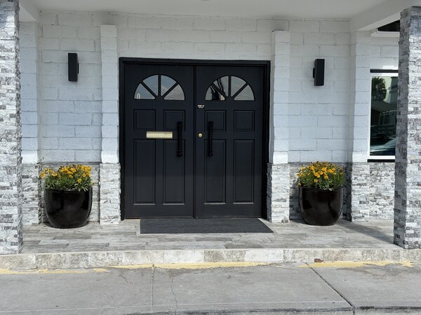 Unable to view the image, Please provide a valid URL.