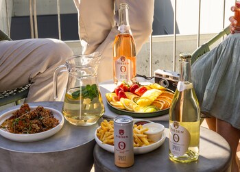 Giesen 0% Spritz, offered in bottles and sleek slim cans, introduced a fresh format and expanded the occasions for enjoying non-alcoholic wine