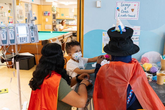 Through play-based programs in paediatric hospitals across Ontario, Campfire Circle helps kids with serious illness build resilience, social connections, and improve their overall well-being. (CNW Group/Campfire Circle)