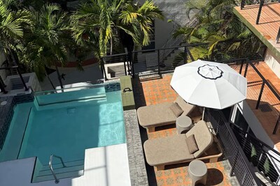 Located in the heart of Miami’s legendary Art Deco District, Balfour Miami Beach combines prime beachfront access with restored mid-century elegance and vibrant South Beach energy.