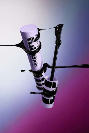 URBAN DECAY PUSHES LASH BOUNDARIES WITH TUBE JOB TUBING MASCARA — A NEXT-GENERATION INNOVATION FOR DROOP-PROOF LIFT AND WEIGHTLESS LENGTH