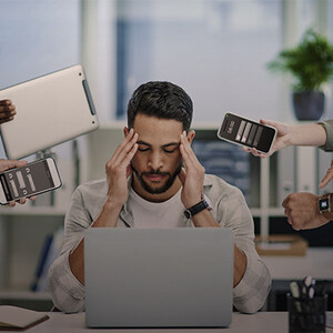 HYPERCONNECTIVITÉ AU TRAVAIL : L'ORDRE DES CRHA CONSEILLE  AUX EMPLOYEURS DE SE DOTER D'UNE POLITIQUE EN MATIÈRE DE CONNECTIVITÉ