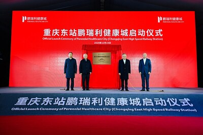 From left to right: Mr Zhao Xiangdong, General Manager and Deputy Party Secretary of China Railway Construction Group; Mr Pua Seck Guan, Executive Chairman and Chief Executive Officer, Perennial Holdings; Mr Gan Kim Yong, Singapore Deputy Prime Minister and Minister for Trade and Industry; Mr Shi Jidong, Party Secretary and Chairman of Chongqing Transportation and Investment Group (PRNewsfoto/Perennial Holdings Private Limited)