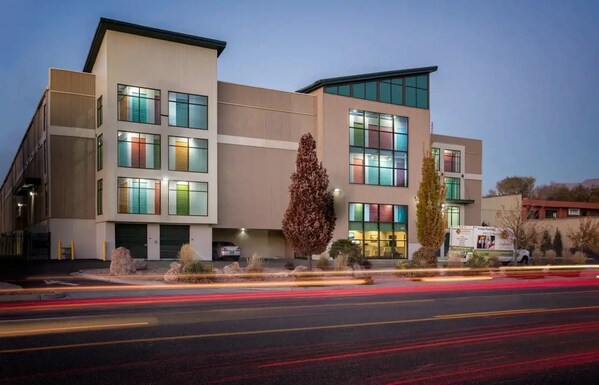 Unable to view the image, Please provide a valid URL.