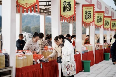 Xinhua Silk Road: 중국 동부 장시성에서 와인을 테마로 열린 연례 민속 문화 축제