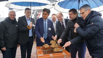 Groundbreaking ceremony for the new production hall in Halle (Saale)