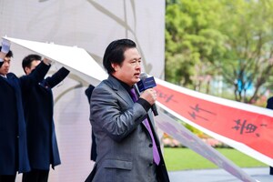 China's Treasured Artist Zhang Damo Donates a Hundred Masterpieces at Heung Kong Forum