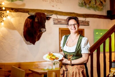 From farm to table: At Brockenbauer Thielecke's farm in Tanne in the Harz Mountains, the meat comes from their own livestock. The family raises the rare Harz Red Highland cattle and the Angler Saddleback pig. Photo: Adrian Liebau, Gastblick.Media