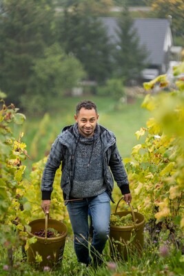 Manuel Flechtner kreiert naturnahe Weine und vertreibt sie unter der Marke 
