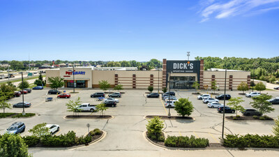 Dick's Sporting Goods & PetSmart Center - Oshkosh, WI