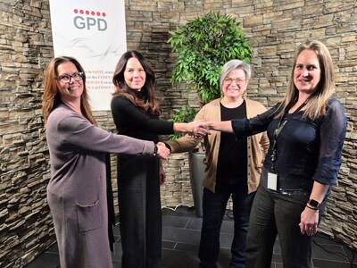 DPG's Charity Committee and Nathalie Deshaies, Philanthropy Manager at Chez Doris (CNW Group/Duchesnay Pharmaceutical Group (DPG)) DPG's Charity Committee and Nathalie Deshaies, Philanthropy Manager at Chez Doris (CNW Group/Duchesnay Pharmaceutical Group (DPG))