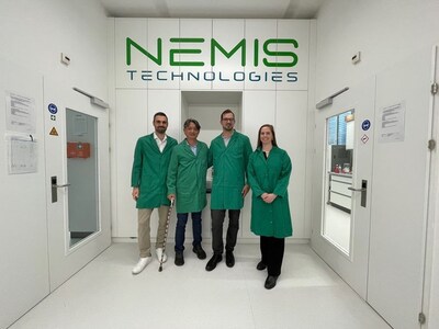 Pictured: Andre Hsiung, Chief Scientific Officer (second from left) and Anna Klavins, Director of Technical Services and Research & Development at
Hardy Diagnostics (far right) visiting the NEMIS Technologies Headquarters in Zurich Pictured: Andre Hsiung, Chief Scientific Officer (second from left) and Anna Klavins, Director of Technical Services and Research & Development at
Hardy Diagnostics (far right) visiting the NEMIS Technologies Headquarters in Zurich