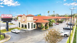 DSH Hotel Advisors Arranges $5.65 Million Sale of 74-Room Red Roof Inn Orlando - Near Florida Mall and Major Orlando Attractions