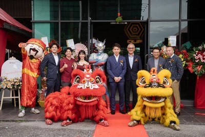 From Left to Right :
Mr. Takeshi Hashimoto, Vice President, Tsuburaya Fields Entertainment International
Ms. Apple Teong, Group General Manager, OUP Group
Ms. Genie Teong, Chief Financial Officer, OUP Group
Mr. Alvin Lee, CEO, One Universal Production & Group of Companies
Mr. Michael Lee, International Chairman, MWF International
Mr. Ivan Wong, Head of Asia, Moonbug Entertainment
Mr. W. Wong, President of Bruce Lee Club Hong Kong