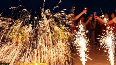 非遗打铁花表演和冷烟花秀效果预览