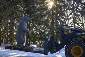 "The Last Immigrant" bear moves to new Kohler location