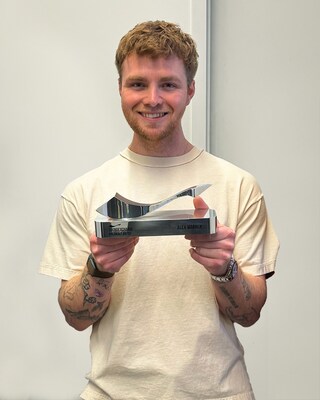 Alex Warren receives the SoundExchange Breakout Artist Award. (Photo credit: Jack Dytrych)