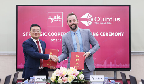 Dr. Du Yixian of Lyric Robot and Jack Fischer of Quintus Technologies at the signing ceremony for their strategic collaboration on solid-state battery solutions.