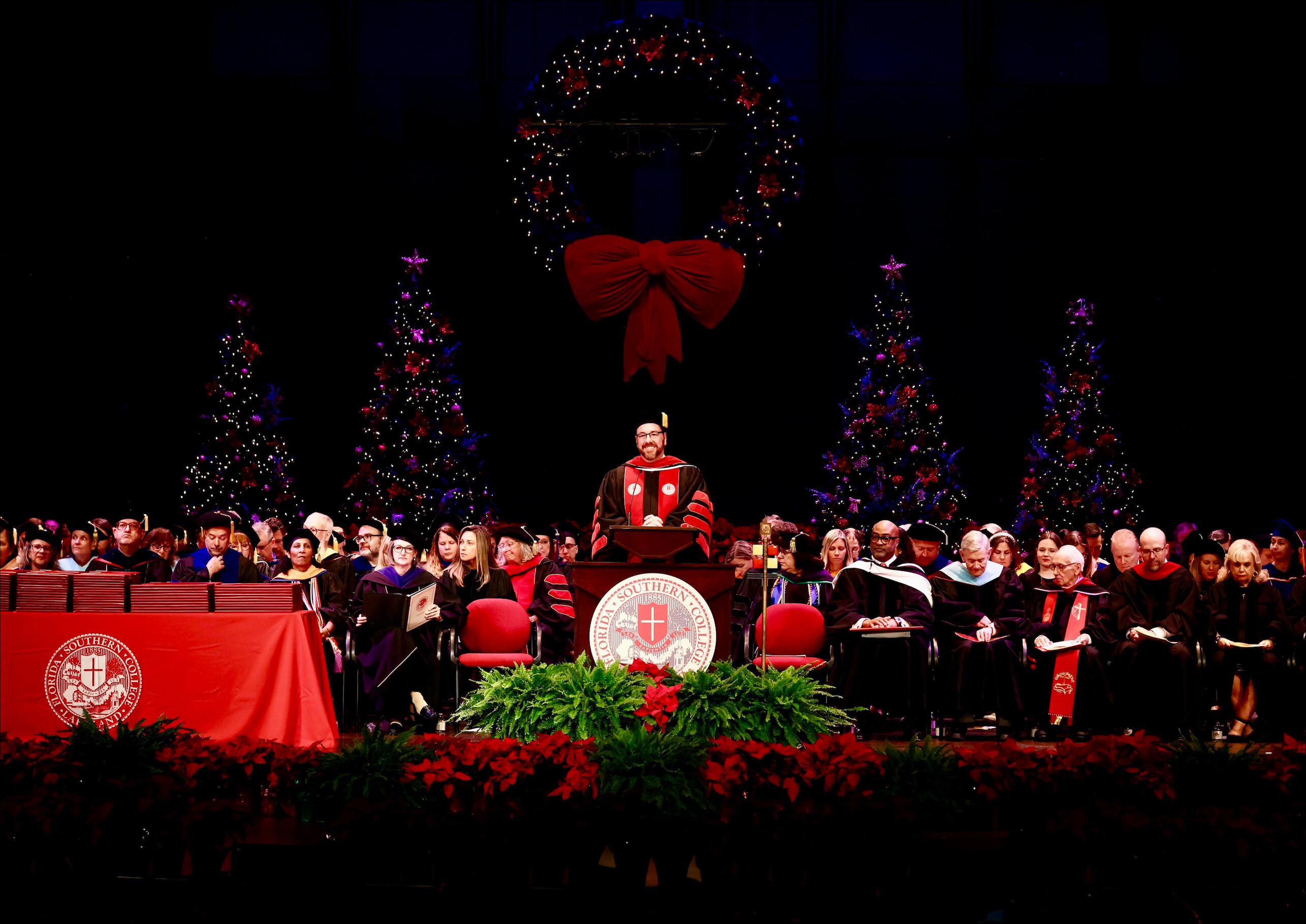 FLORIDA SOUTHERN COLLEGE HOLDS DECEMBER COMMENCEMENT FOR 160 GRADUATES