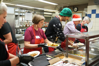 Vancouver Harbour Light Christmas Meal (CNW Group/The Salvation Army British Columbia Division)