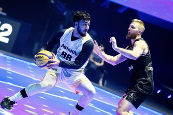 Phygital athletes competing in the phygital side of Phygital Basketball