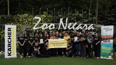 Karcher CSR team group photo with YBhg. Dato’ Sr. Zaharin Md. Arif and YBhg. Datuk Rosly Lana