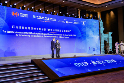 UN Tourism presented Harbin with a certificate (PRNewsfoto/The Global Tourism Economy Forum)