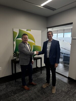 UniGroup President and CEO Kevin A. Krakora (right) and BMS Moving and Storage President and Chief Operating Officer Scott Harvey (left) shake hands