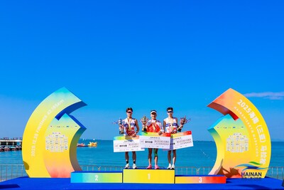 Para Pelari dari Berbagai Penjuru Dunia Melintasi Jalur dengan Pemandangan Indah di Pinggir Pantai dalam Ajang Hainan (Sanya) Marathon 2025