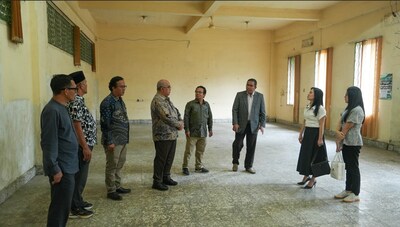 Manajemen Musim Mas bersama Wakil Rektor IV Bidang Kerja Sama dan Pengembangan Lembaga UINSU dan jajaran, meninjau langsung ruang kelas yang akan direnovasi menjadi Smart Class. Kelas ini akan dirancang sebagai ruang belajar modern dan adaptif, yang akan dimanfaatkan untuk mendukung perkuliahan Pascasarjana di UINSU.