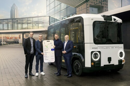 Accelerating the mobility transition together (l. to r.): Benjamin Pfeifer (Chief Commercial Officer ioki), Michael Barillère Scholz (Co-founder and CEO ioki), Tobias Liebelt (CEO Benteler Mobility), Sven Herzig (Chief Sales Officer HOLON).