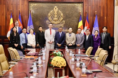 Meeting between Cambridge and His Excellency Dr. Hang Chuon Naron, Deputy Prime Minister and Minister of Education, Youth and Sport of Cambodia. (PRNewsfoto/Cambridge University Press & Assessment)