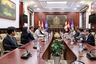 Meeting between Cambridge and His Excellency Dr. Hang Chuon Naron, Deputy Prime Minister and Minister of Education, Youth and Sport of Cambodia. (PRNewsfoto/Cambridge University Press & Assessment)